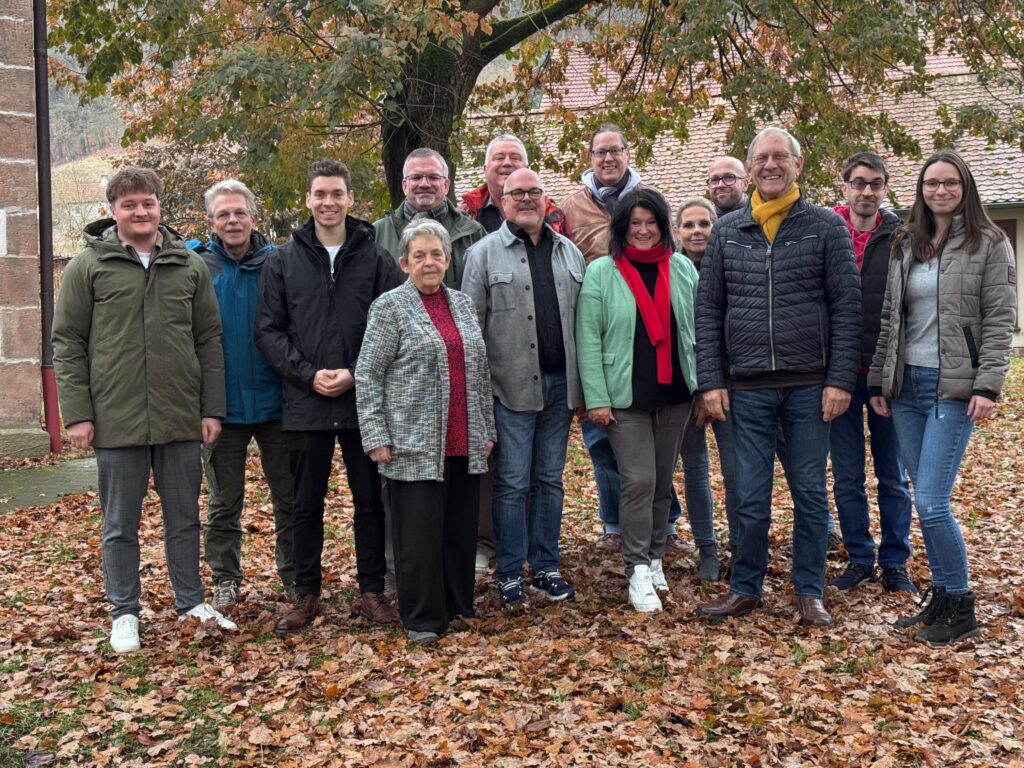 Die anwesenden Kandidatinnen und Kandidaten, v. L.: Lucas Fischer, Thomas Dörr, Jan- Phillip Schröder, Gretel Kranz, Andreas Ditze, Gerd Nienhaus, Harald Althaus, Georg Schenk, Astrid Wagner, Heike Göbeler, Björn Kajewski, Uwe Kühnel, Michael Brühl und Anika Wolf.